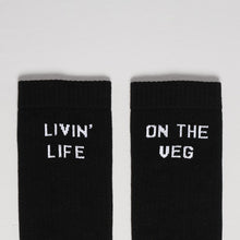 Laden Sie das Bild in den Galerie-Viewer, Livin&#39; Life On The Veg Socks (Unisex)