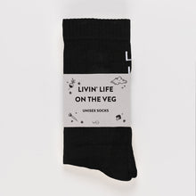 Laden Sie das Bild in den Galerie-Viewer, Livin&#39; Life On The Veg Socks (Unisex)