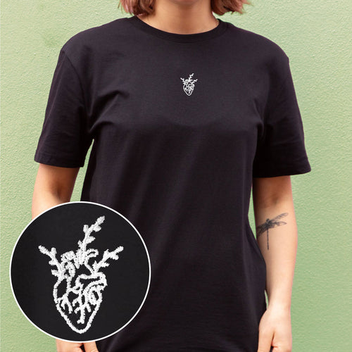 T-shirt végétalien éthique brodé de coeur de botanique (unisexe)