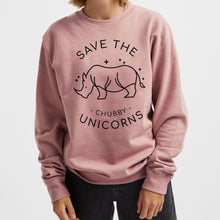 Laden Sie das Bild in den Galerie-Viewer, Save The Chubby Unicorns ethisches veganes Sweatshirt (Unisex)