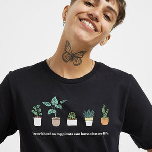 Je travaille dur pour que mes plantes puissent avoir une vie meilleure T-shirt (unisexe)