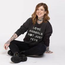 Charger l&#39;image dans la galerie, Sweat-shirt Love Animals Not Just Pets (unisexe)