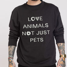 Laden Sie das Bild in den Galerie-Viewer, Sweatshirt „Love Animals Not Just Pets“ (Unisex)