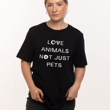 Charger l&#39;image dans la galerie, T-shirt Love Animals Not Just Pets (unisexe)