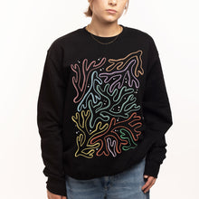 Laden Sie das Bild in den Galerie-Viewer, Du bist nur so hübsch wie die Art und Weise, wie du Tiere behandelst Sweatshirt (Unisex)