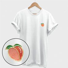Laden Sie das Bild in den Galerie-Viewer, Besticktes pfirsichfarbenes T-Shirt (Unisex)