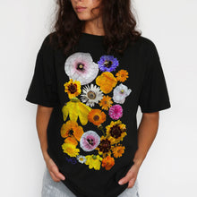 Charger l&#39;image dans la galerie, T-shirt de fleurs sauvages pressées (unisexe)