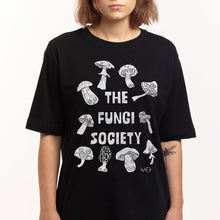 Laden Sie das Bild in den Galerie-Viewer, The Fungi Society T-Shirt (Unisex)
