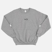 Laden Sie das Bild in den Galerie-Viewer, VO Besticktes ethisches veganes Sweatshirt (Unisex)