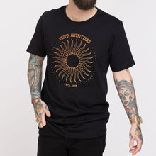 Charger l&#39;image dans la galerie, T-shirt graphique soleil vintage (unisexe)